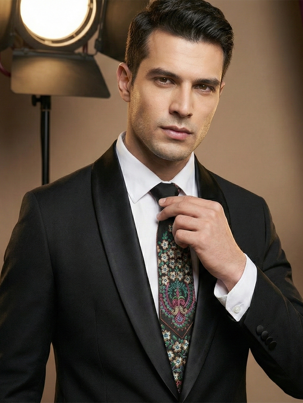 Men's Floral Paisley Necktie – Elegant Black Vintage Flower Pattern Tie